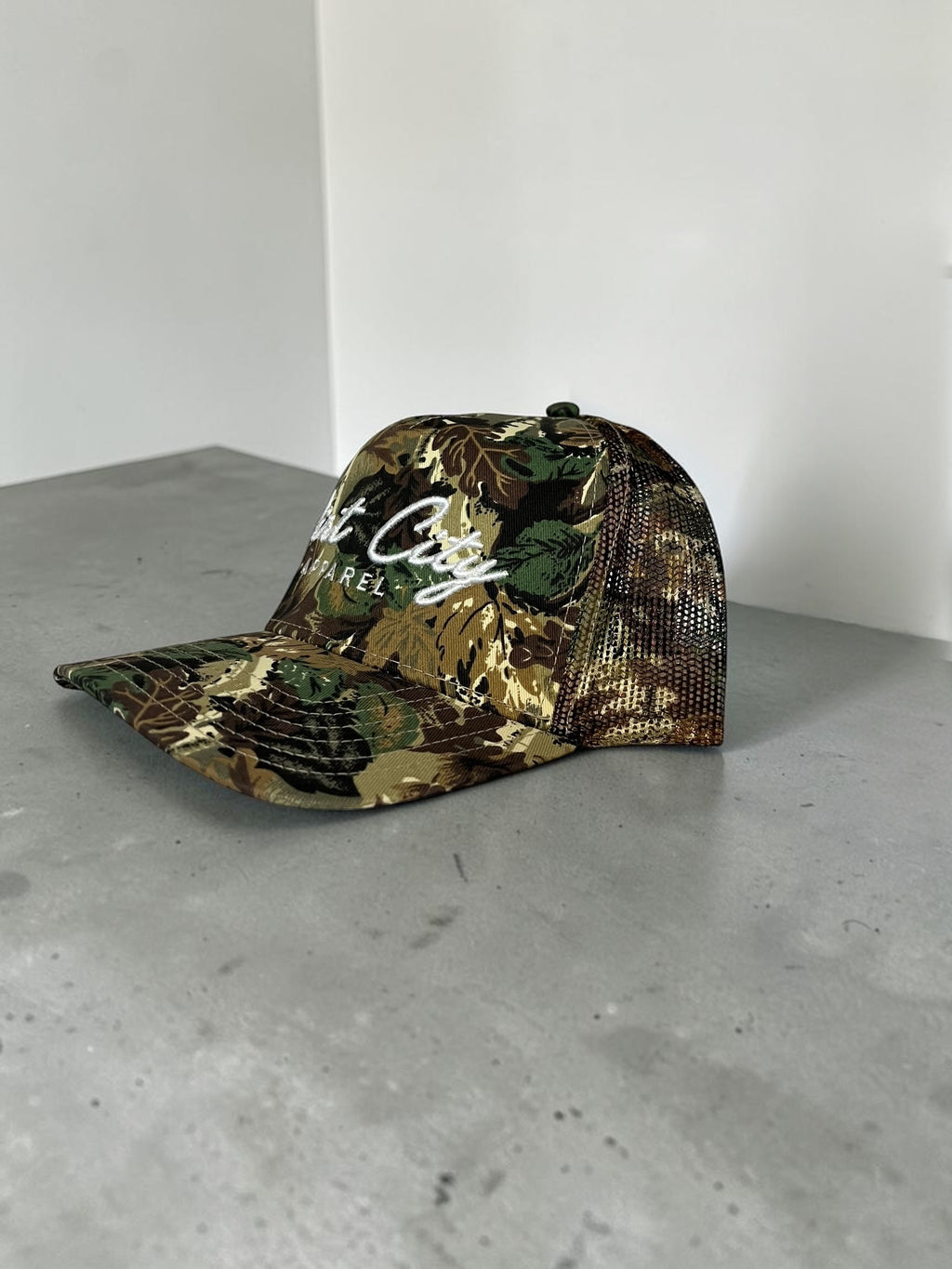 High Plains – Mesh Trucker Hat | White